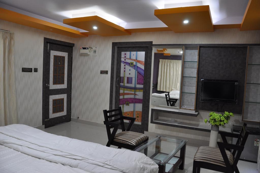 Hotel Av Comforts Settahalasūr Extérieur photo