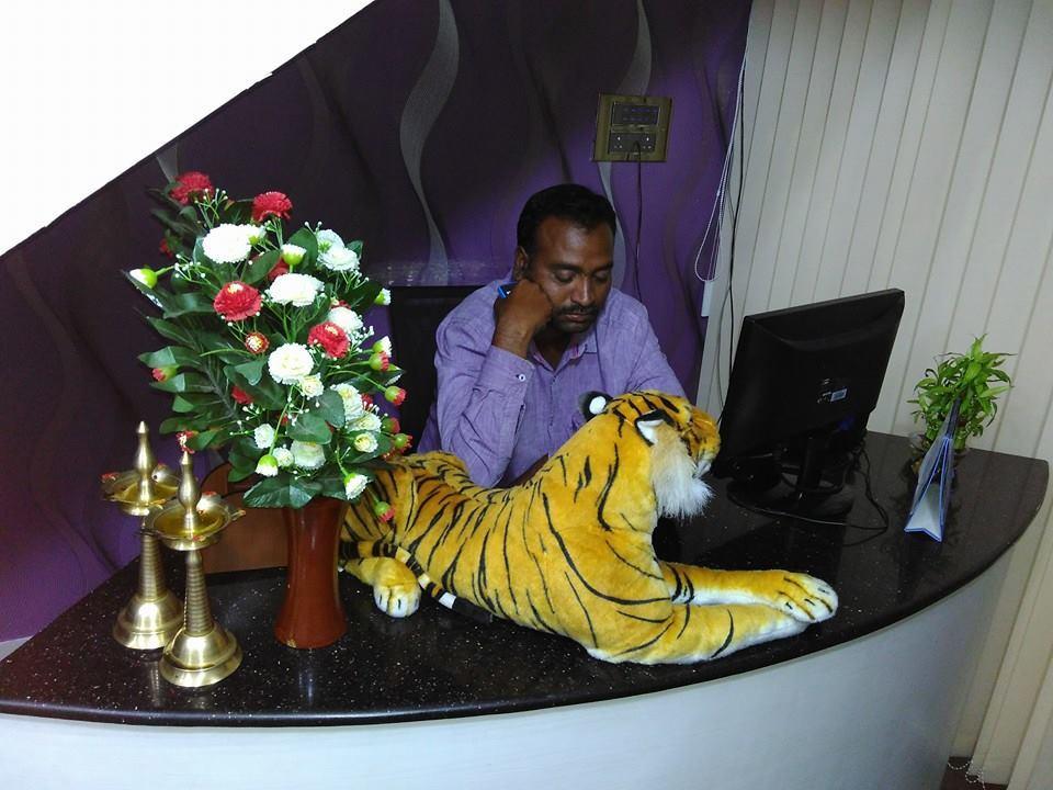 Hotel Av Comforts Settahalasūr Extérieur photo